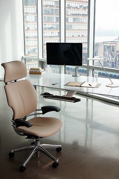Refined and sculpted cushions mimic the body’s natural contours and decrease pressure point loads for premium comfort. Like all Humanscale chairs, the Freedom Chair was designed to look and function great after years of consistent use. It is available with or without the headrest and the frame comes in graphite or titanium.