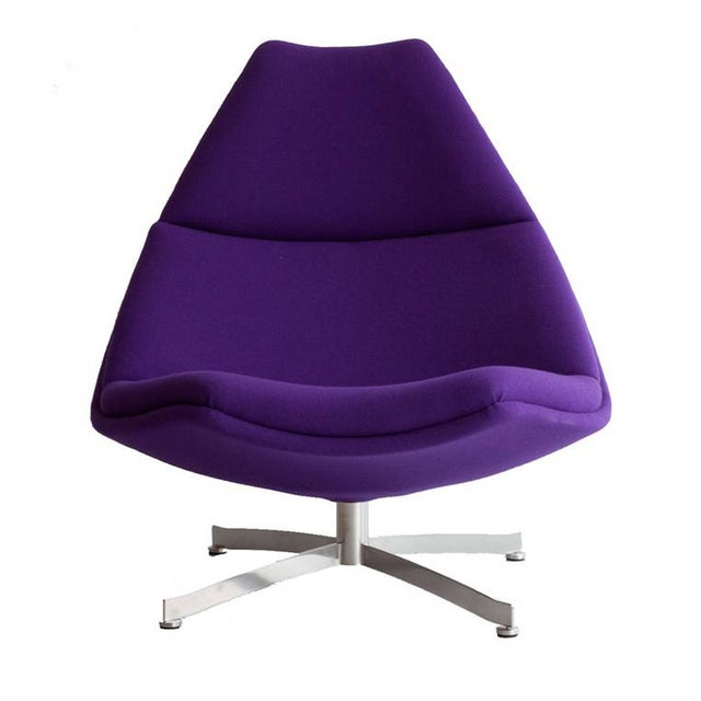 Artifort F 512 Cross-Base Lounge Chair