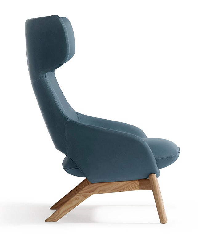 Artifort Kalm Comfort 4-Legged Wood Base Chair