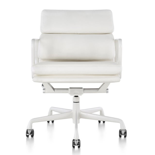 Herman Miller EamesĀ® Soft Pad Management Chair