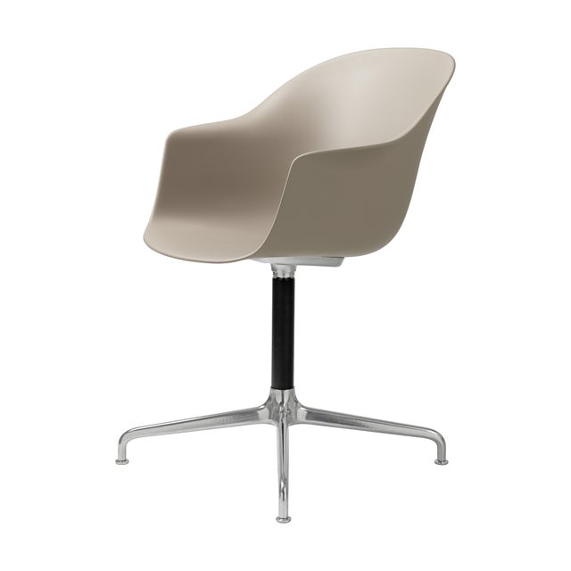 GUBI Bat 4-Star Base Meeting Chair