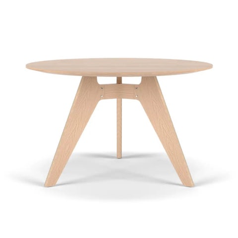 Nikari Lavitta Round Table