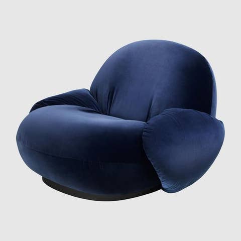 GUBI Pacha Returning Swivel Lounge Chair with Armrest - Fully Upholstered