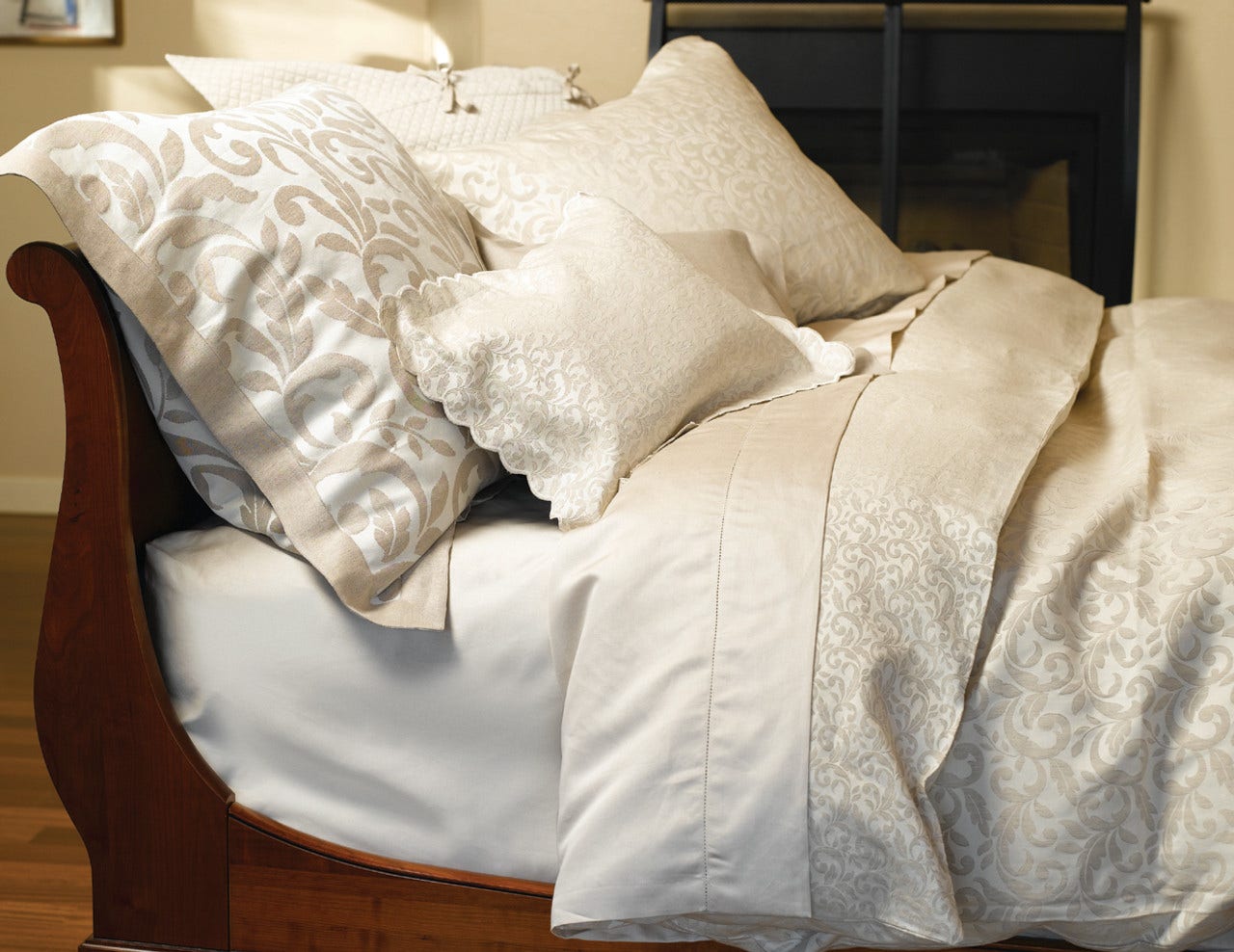 SDH Purists Grande Jasmine Framed Throw